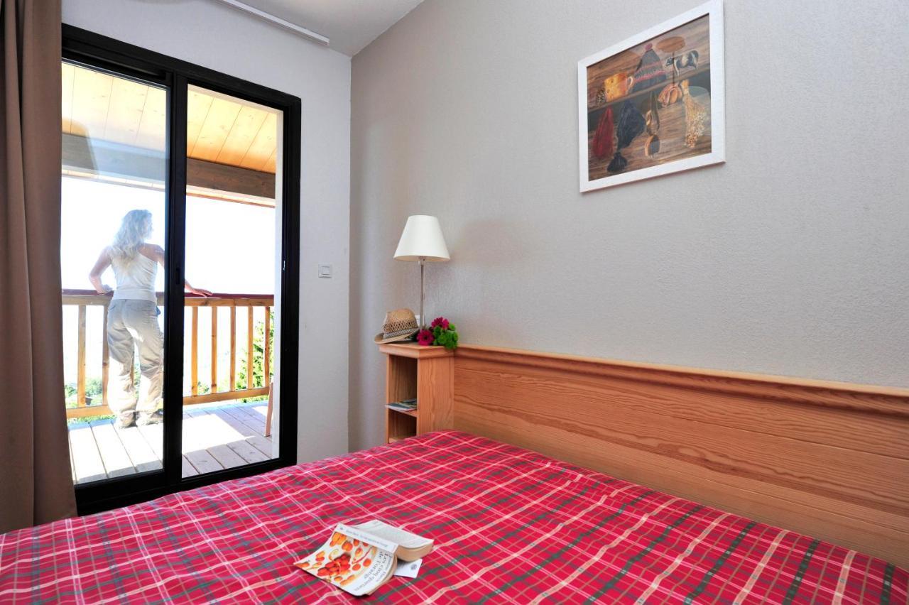 Résidence Goélia Le Domaine de Castella Font-Romeu-Odeillo-Via Esterno foto